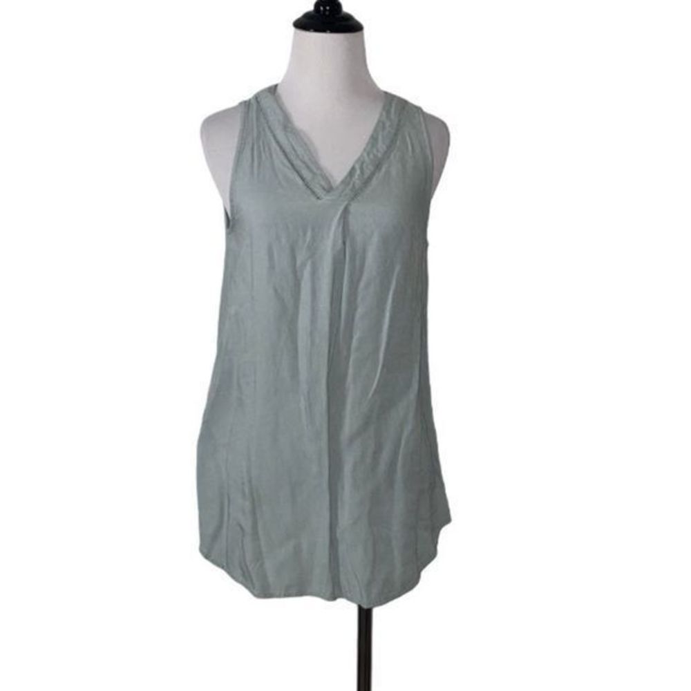 5/$30 🎈 Maurices women’s small v‎ neck tank top